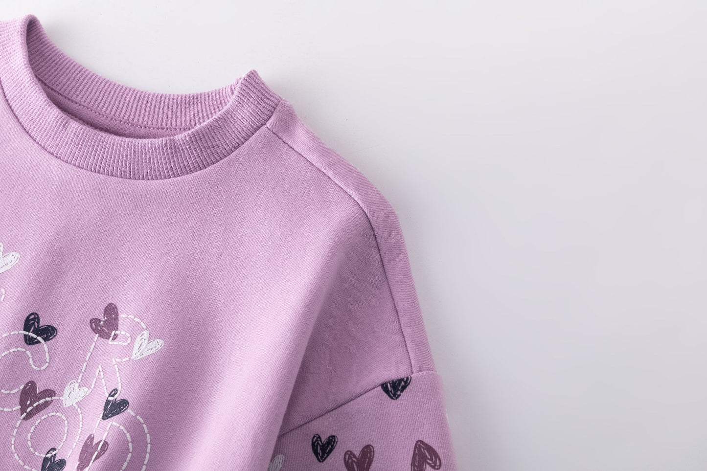 Conjunto niña sudadera y pantalón morado con apliqué de corazones | 2-6 años