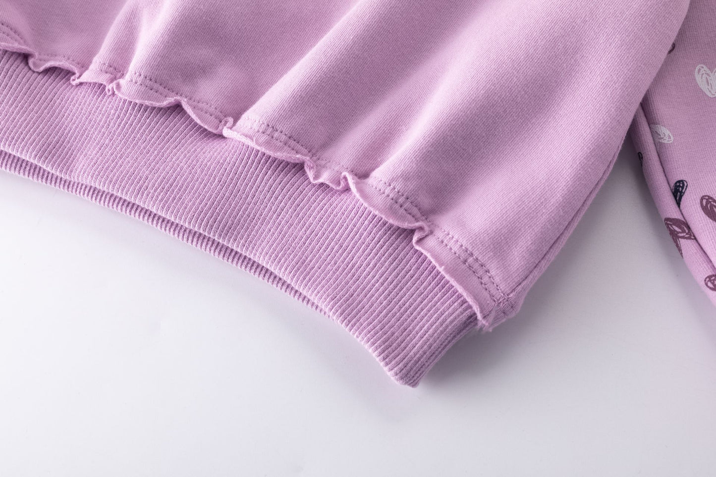 Conjunto niña sudadera y pantalón morado con apliqué de corazones | 2-6 años