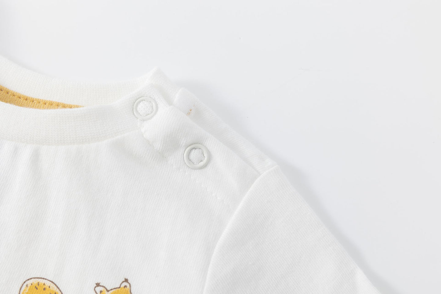 Camiseta Bebé Niño Manga Larga Blanca con Ositos 🤍 | 6-24M BBI65026
