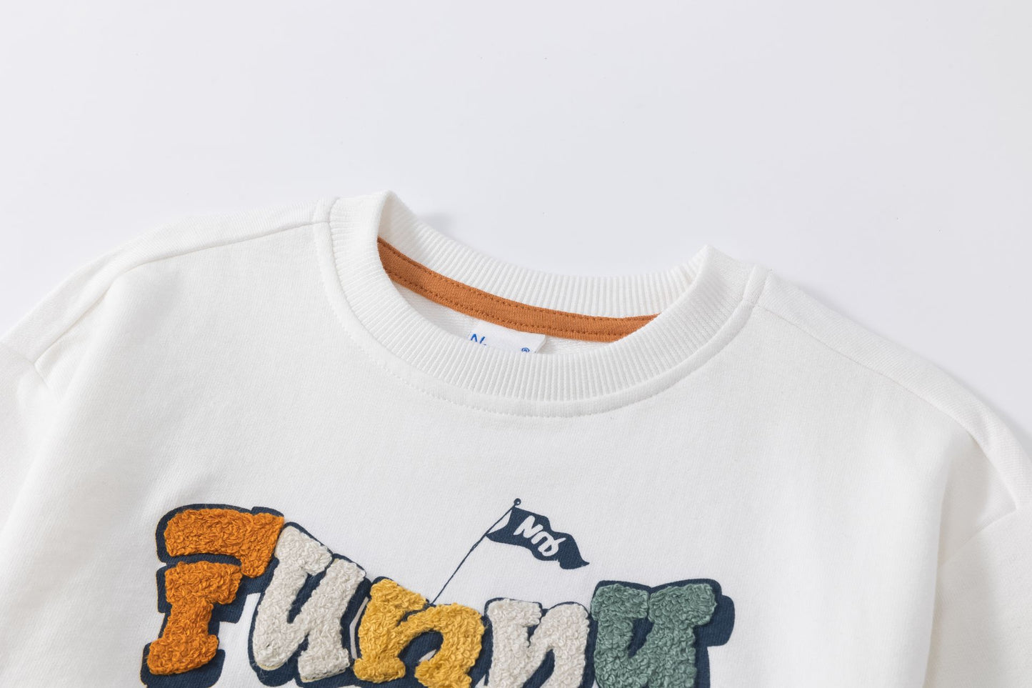 Sudadera niño felpa rizo blanca con gráfico bordado | 2-6 años