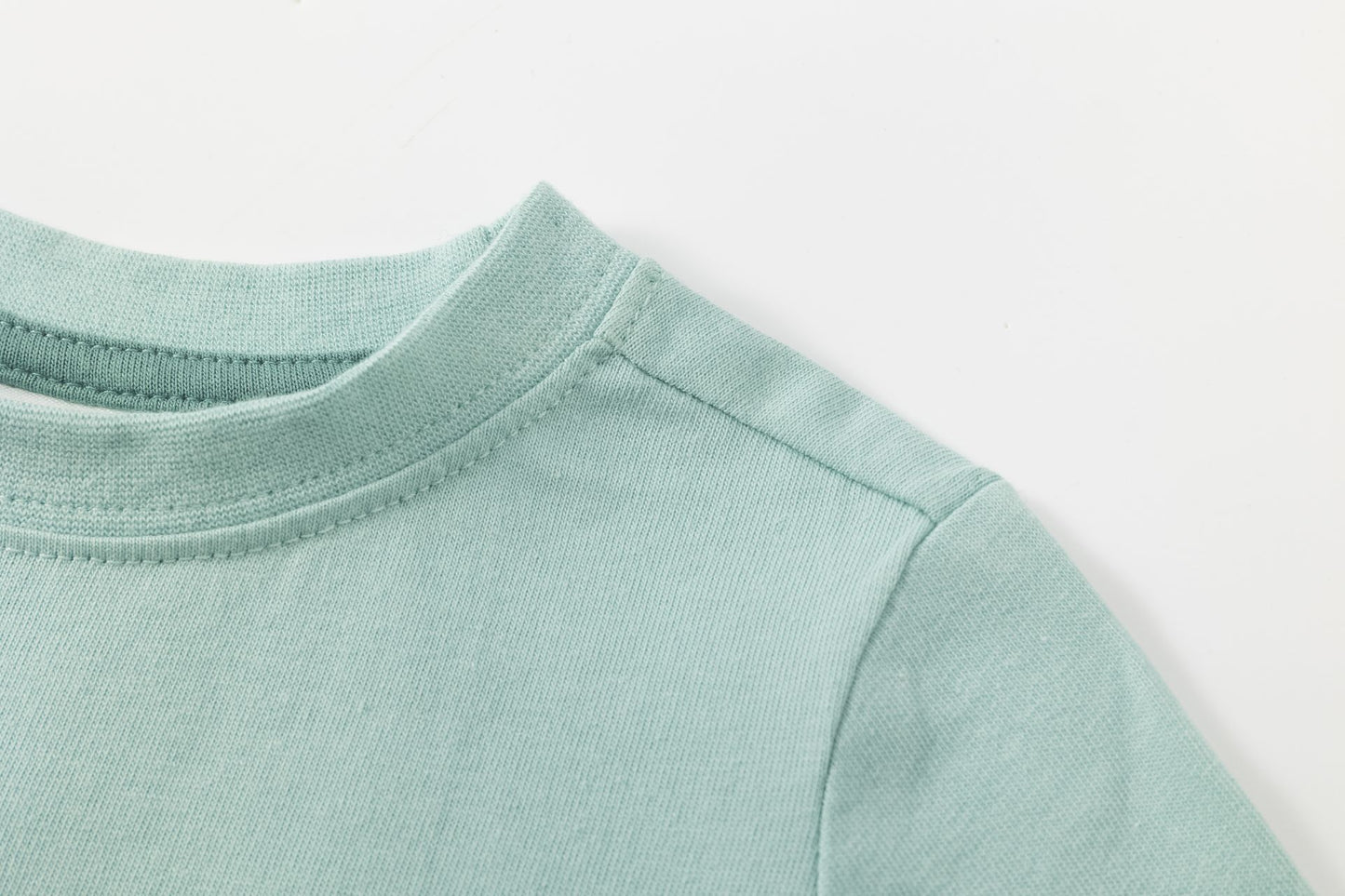 Camiseta niño manga larga verde con gráfico de ositos | 2-6 años