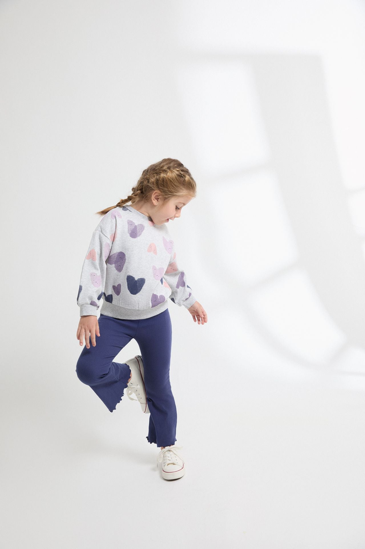 Pantalón flare niña canalé marino con cintura elástica | 2-6 años