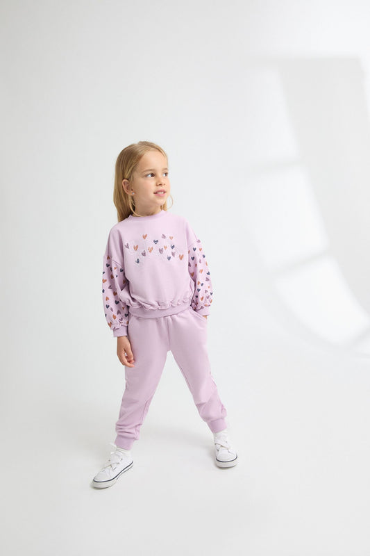 Conjunto niña sudadera y pantalón morado con apliqué de corazones | 2-6 años