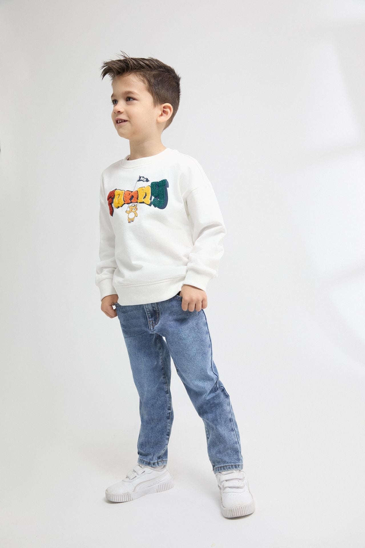 Sudadera niño felpa rizo blanca con gráfico bordado | 2-6 años