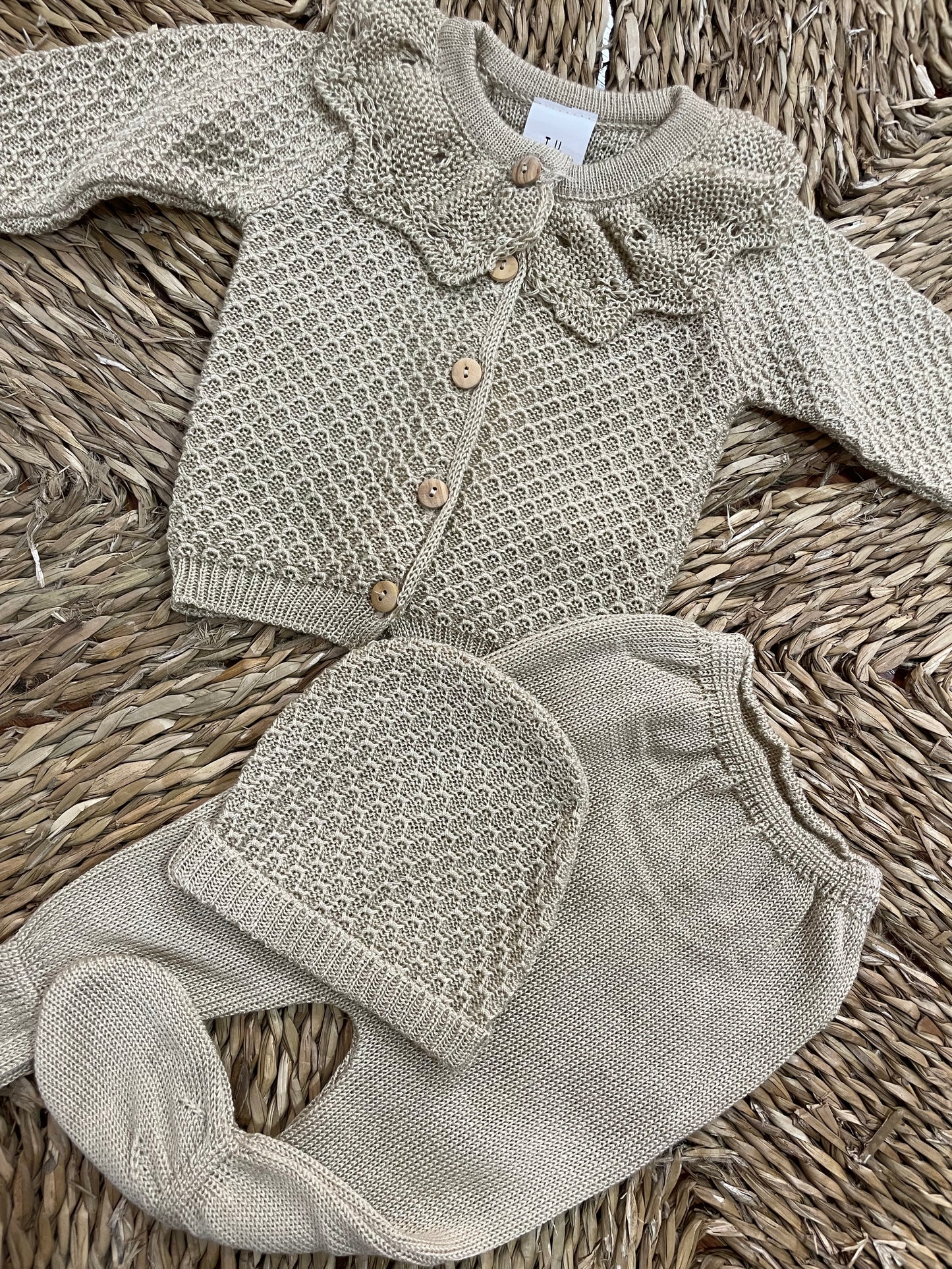 Conjunto hilo polaina 3 piezas Andalucía beige  primera puesta