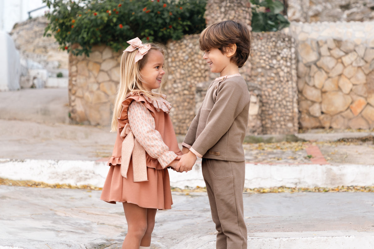 🤎 Conjunto de canalé con detalle de cuadros – Familia Meis
