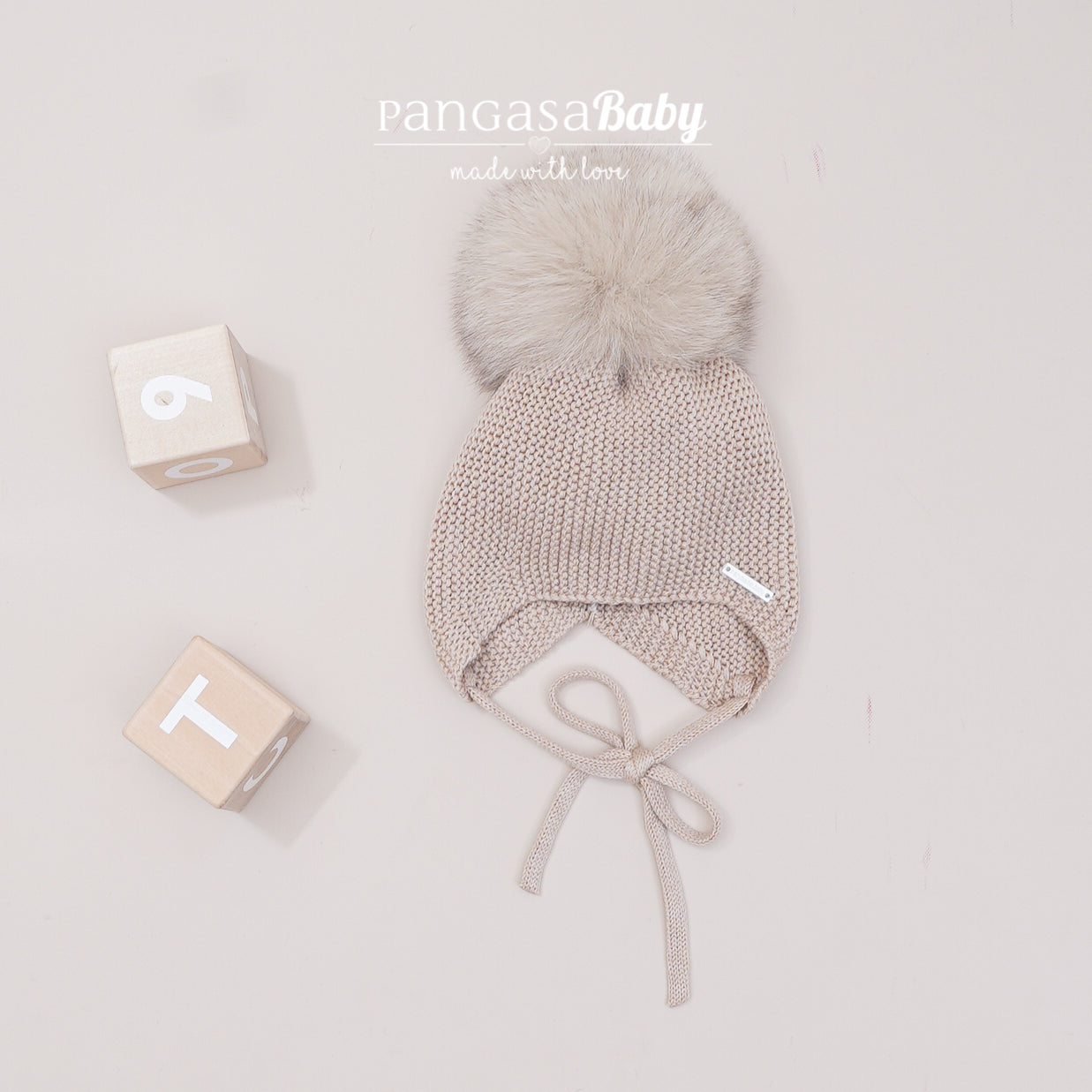 Gorro Orejero Aviador Camel Pangasa Baby 🐻 3-36M | Con pompón desmontable