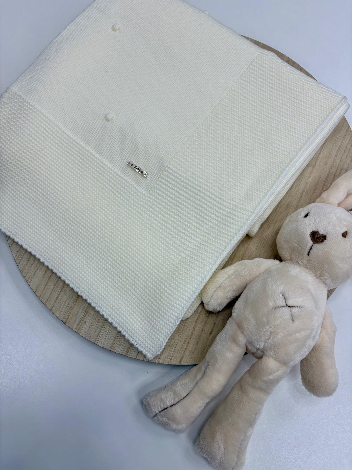 Toquilla Bebé Marfil con Topos – Suave y Delicada