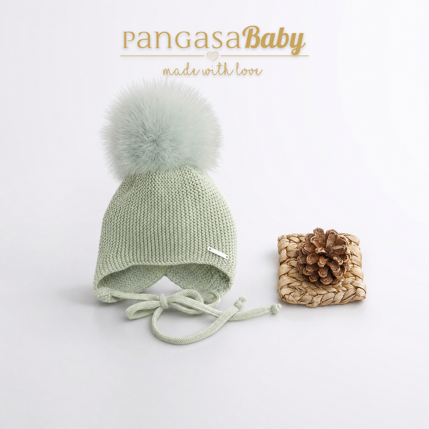 Gorro Orejero Aviador Verde hoja Pangasa Baby 🌿 3-36M | Con pompón desmontable