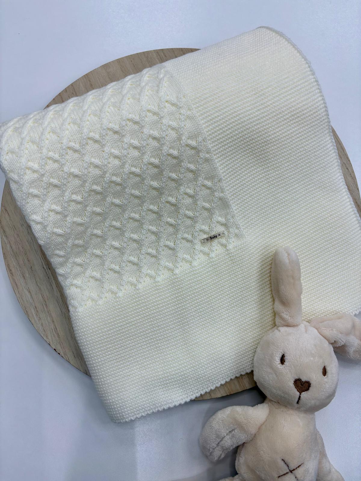 Toquilla Bebé Modelo Silu Marfil – Suave y Elegante