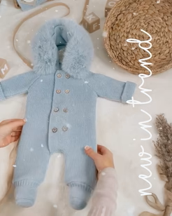 Buzo con pie doble Celeste Empolvado Pangasa Baby 💙 0-6M | Capucha con pelito desmontable