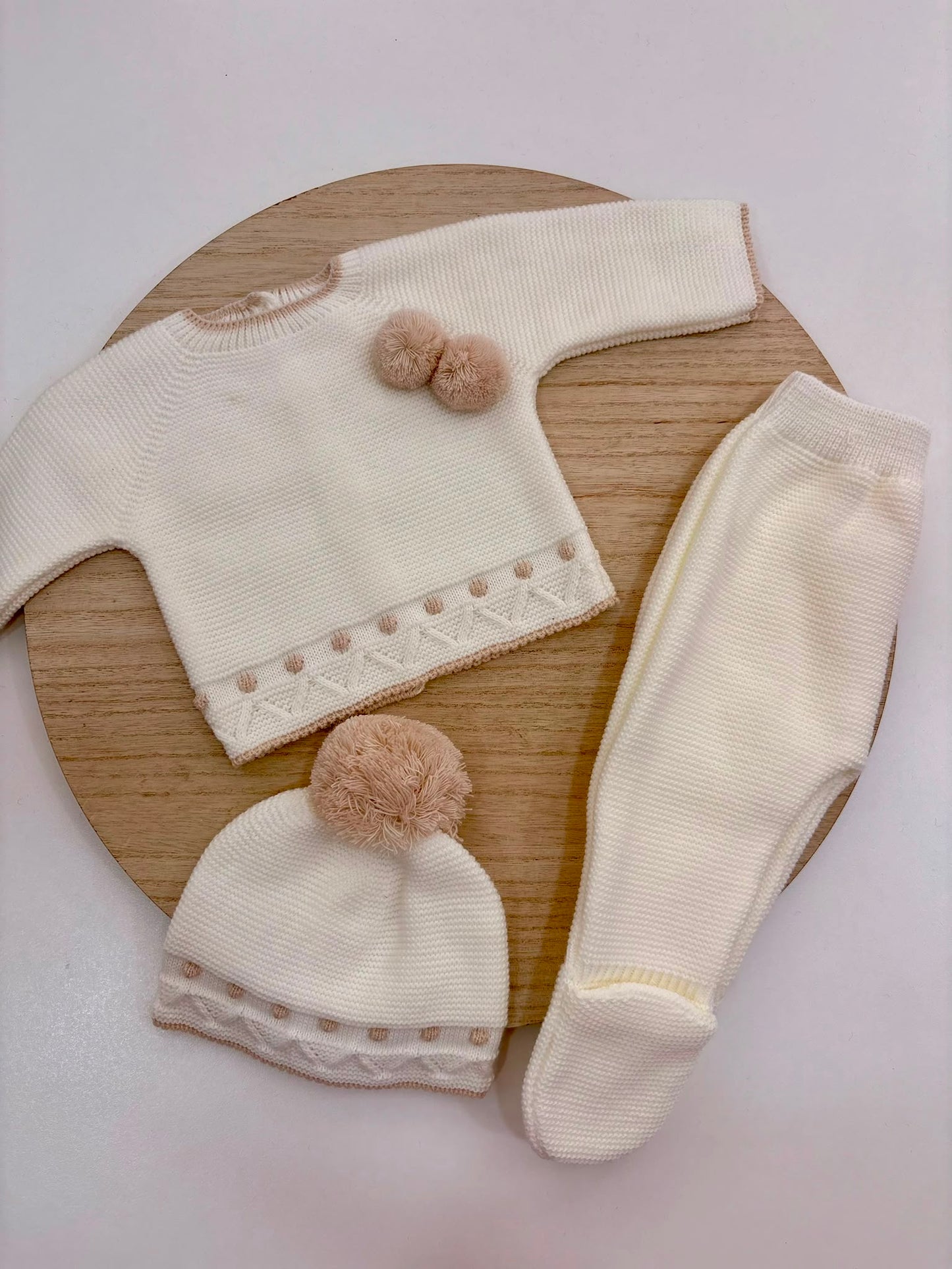 Conjunto de Primera Puesta Marfil para Bebé con Pompones, Polaina y Gorro | Siju Moda Infantil