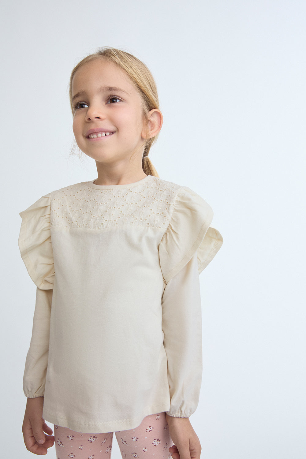 Camiseta Bebé Niña Cruda con Bordado Calado y Volantes | 363033