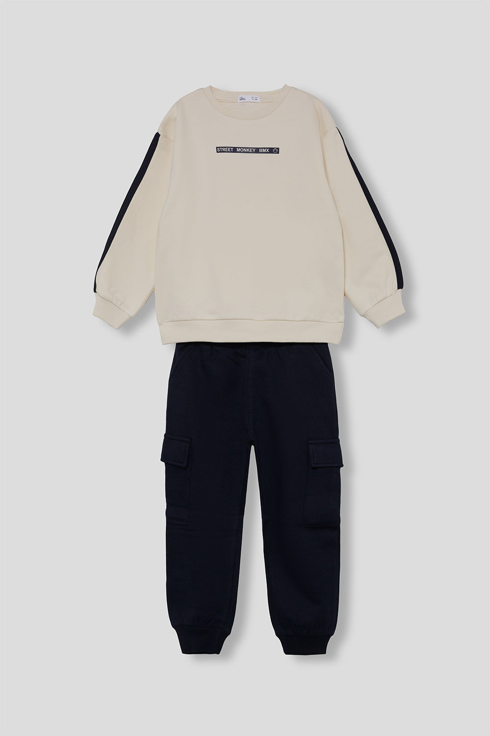 Conjunto Niño Sudadera Crudo y Pantalón Cargo Azul Marino Street Monkey | Siju