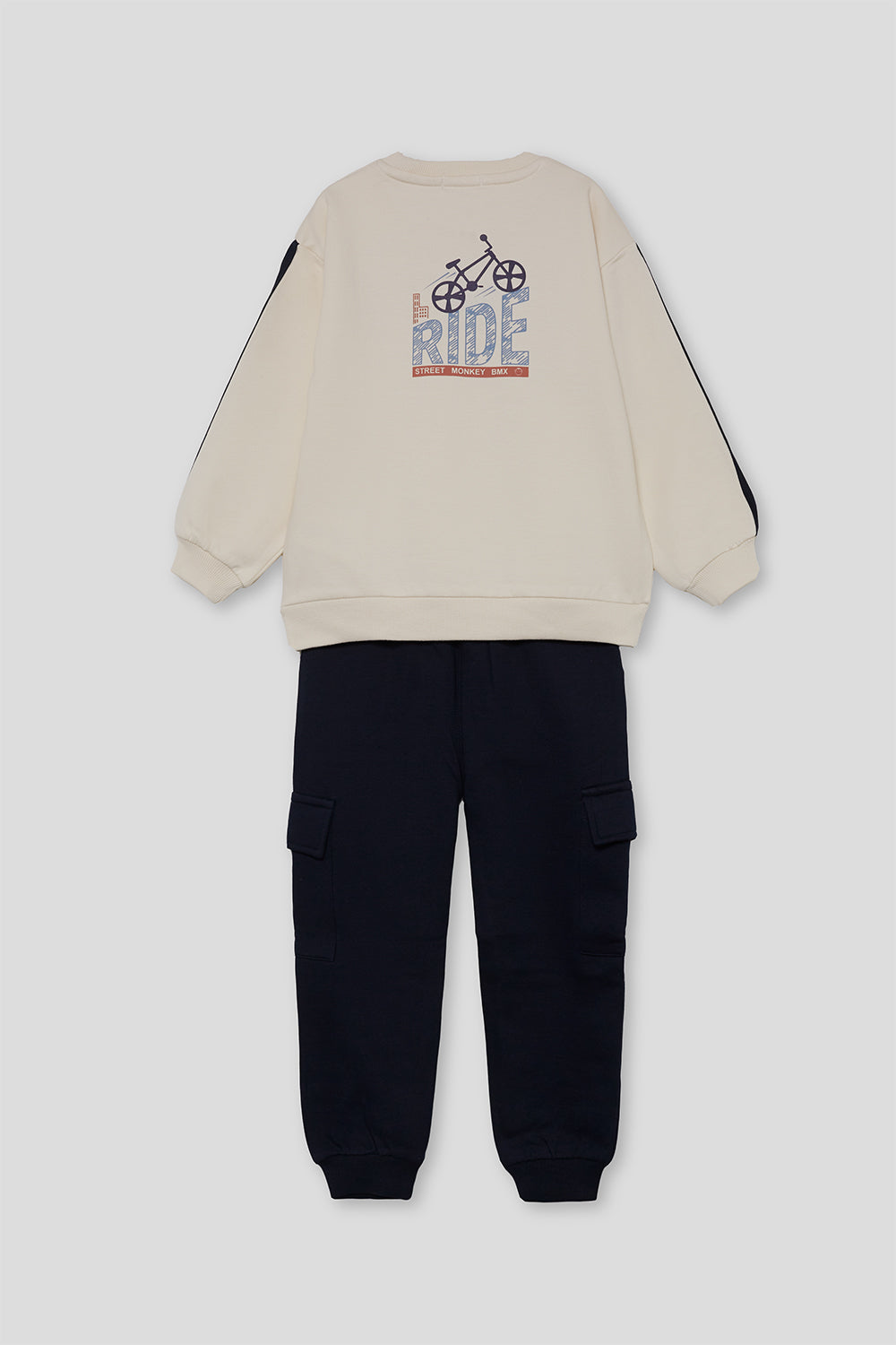 Conjunto Niño Sudadera Crudo y Pantalón Cargo Azul Marino Street Monkey | Siju