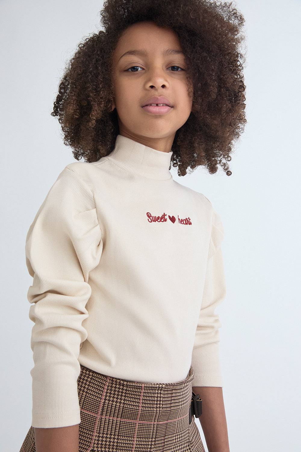 Camiseta Niña Crudo Canalé con Cuello Alto “Sweet Heart” | Ref. 366036 | Siju Moda Infantil