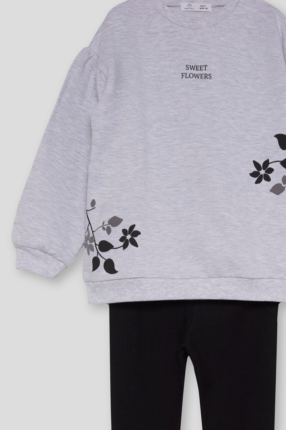 Conjunto Niña Gris “Sweet Flowers” con Legging Negro | Ref. 366048 | Siju Moda Infantil