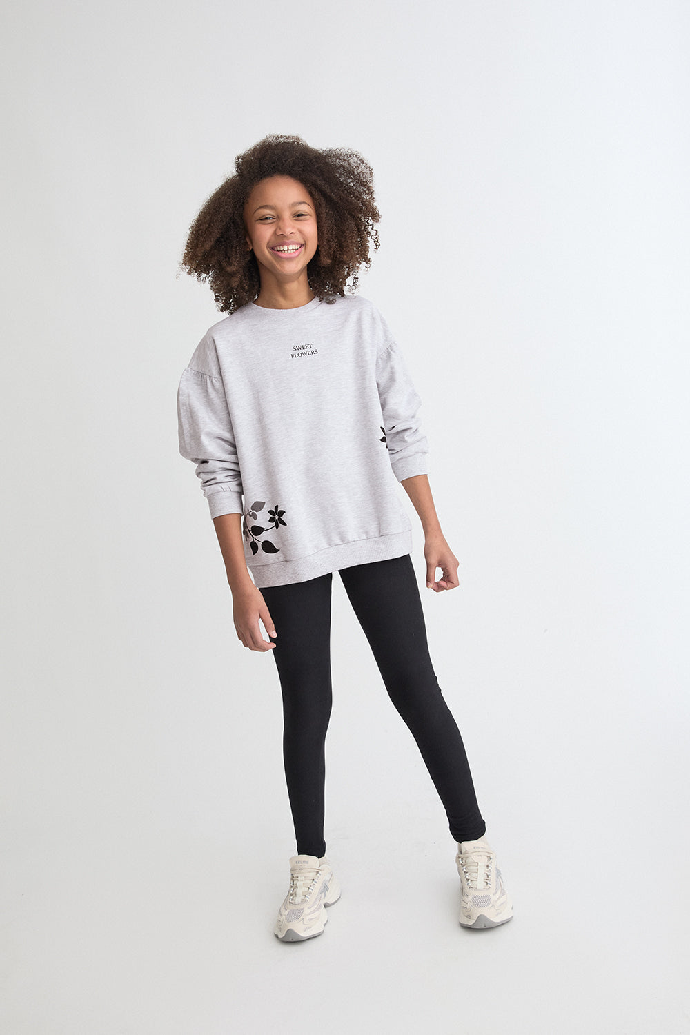 Conjunto Niña Gris “Sweet Flowers” con Legging Negro | Ref. 366048 | Siju Moda Infantil