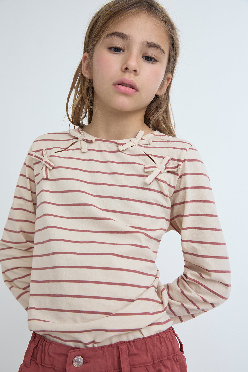 Camiseta Niña Crudo de Rayas Burdeos con Lazos | Ref. 366053 | Siju Moda Infantil