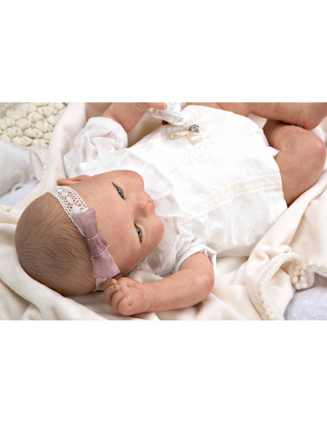 Muñeca Reborn Delia con Manta y Pelo Decorado – 45 cm | Arias 9816