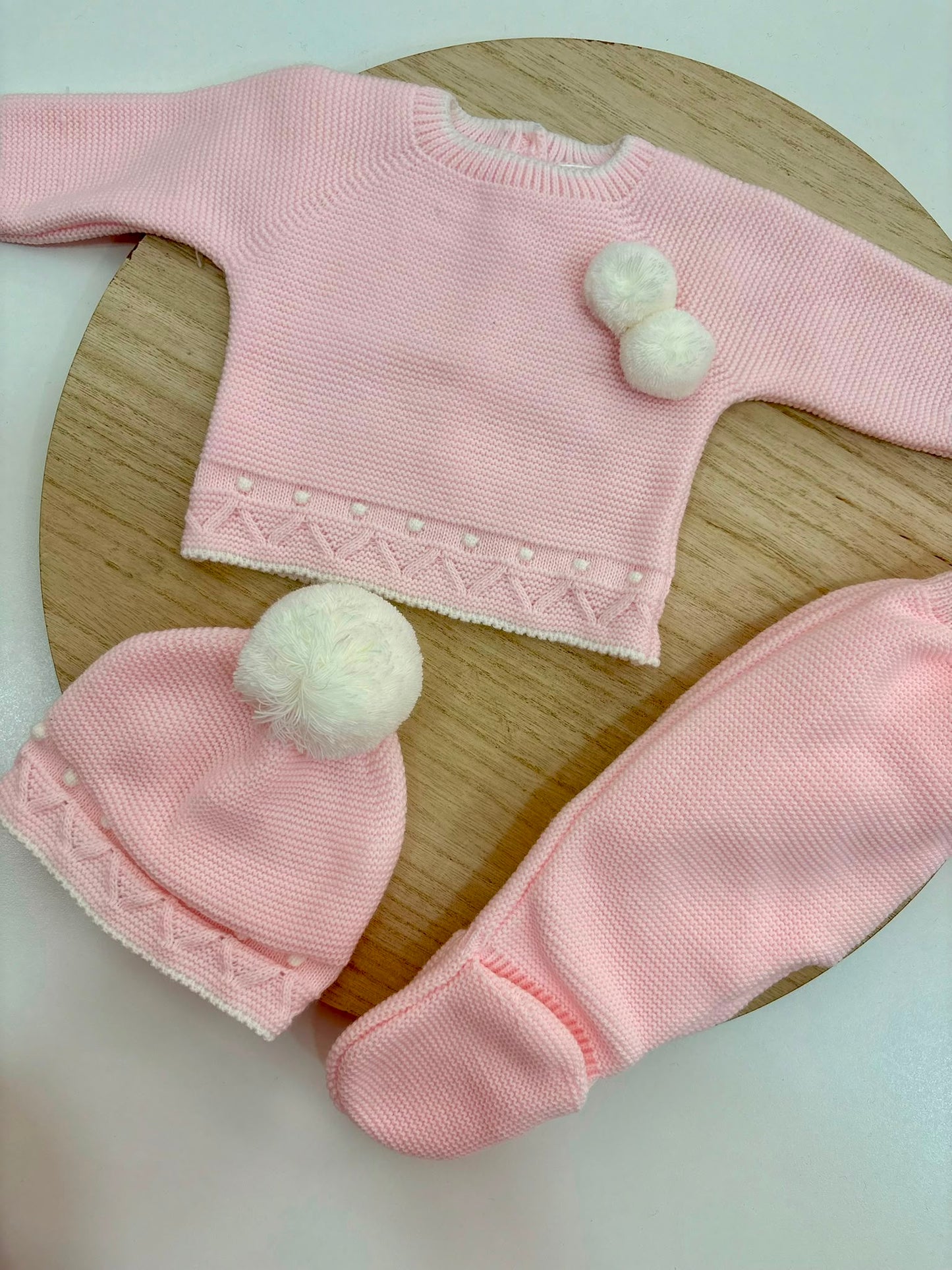 Conjunto de Primera Puesta Rosa Bebé para Bebé con Pompones, Polaina y Gorro | Siju Moda Infantil
