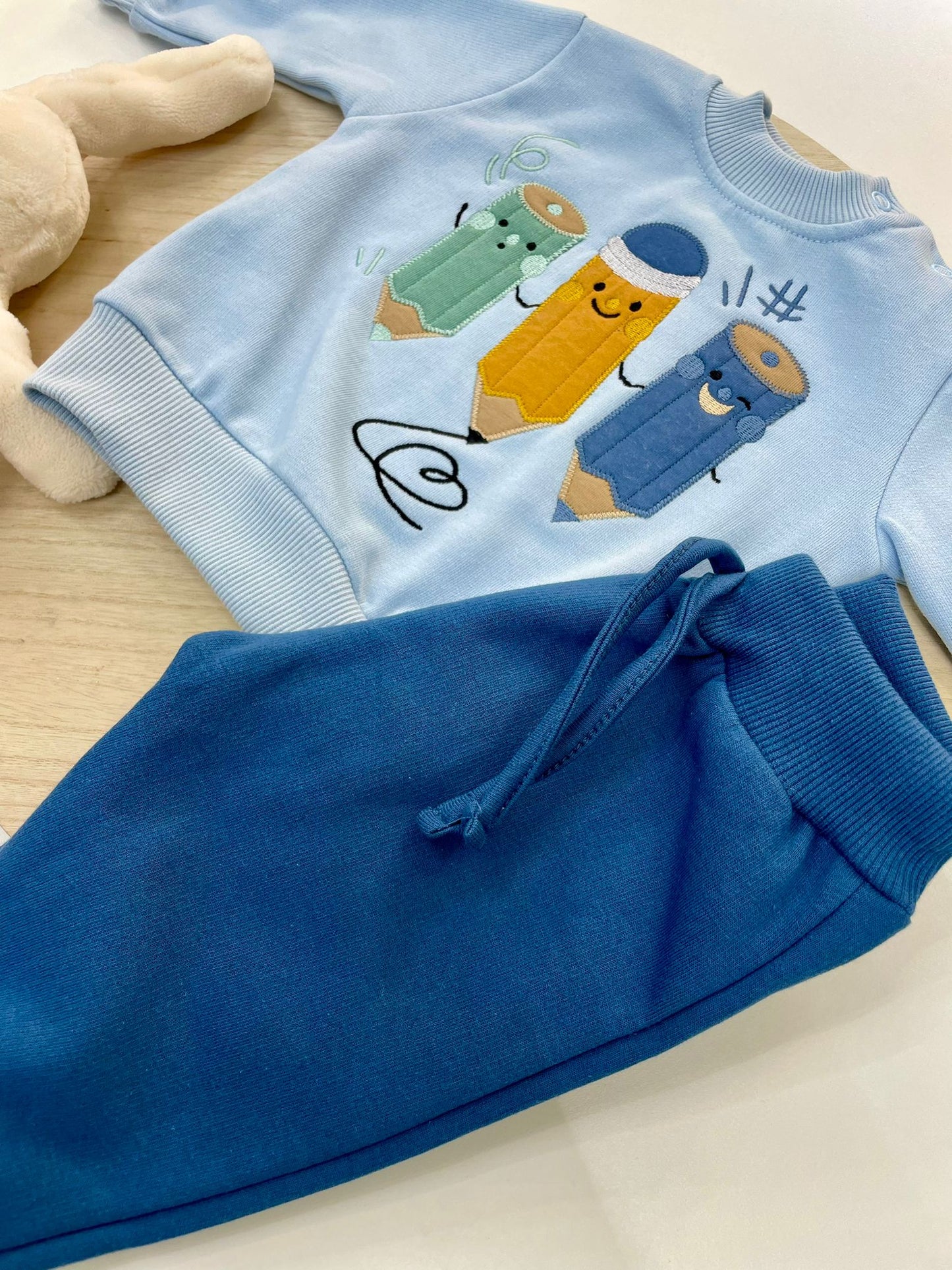 Chándal bebé niño celeste con dibujo de lápices y forro suave | 6-48M