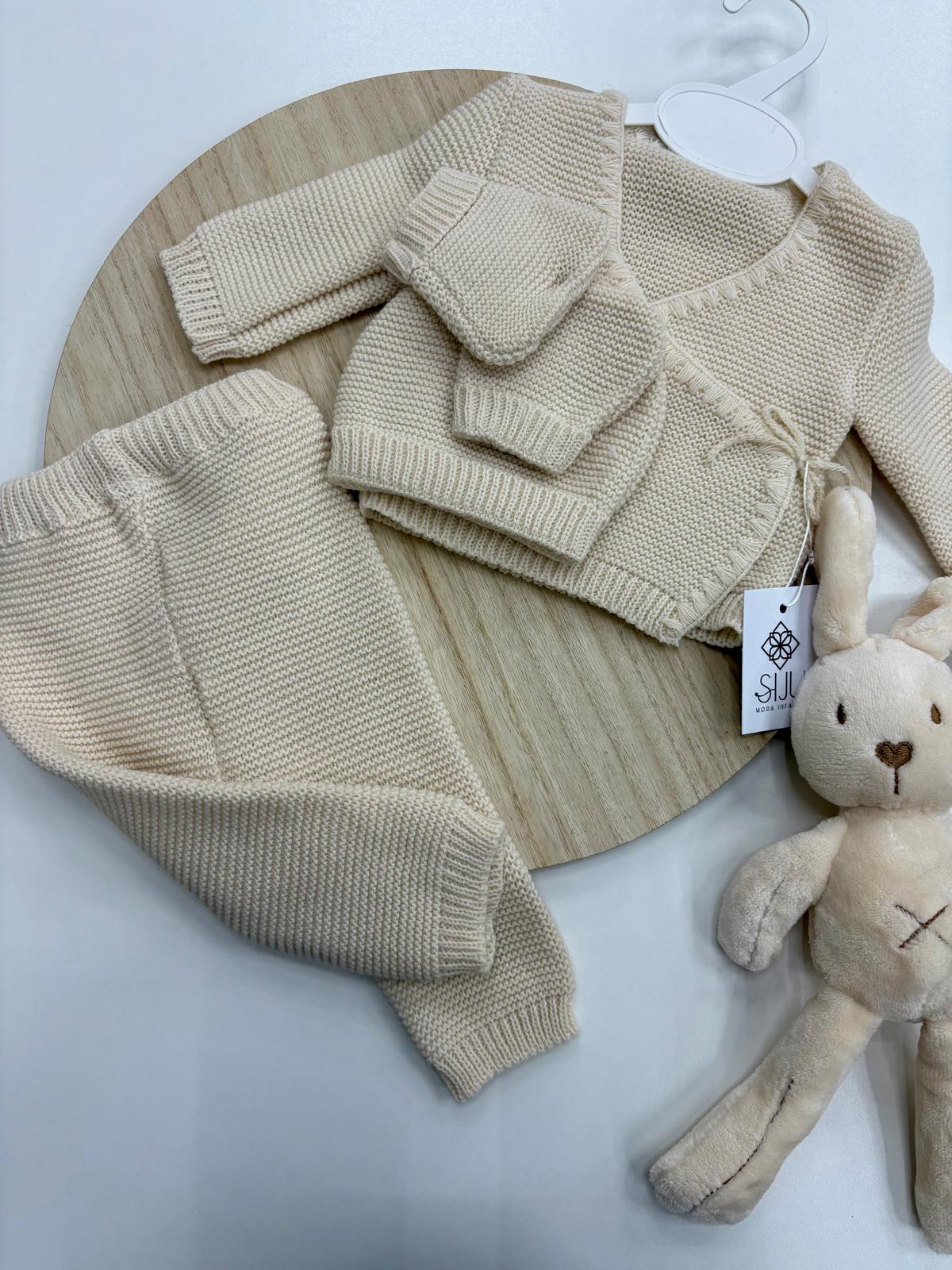 Conjunto 4 Piezas Bebé Recién Nacido Color Arena | Lazo Lateral y Cuello Pico