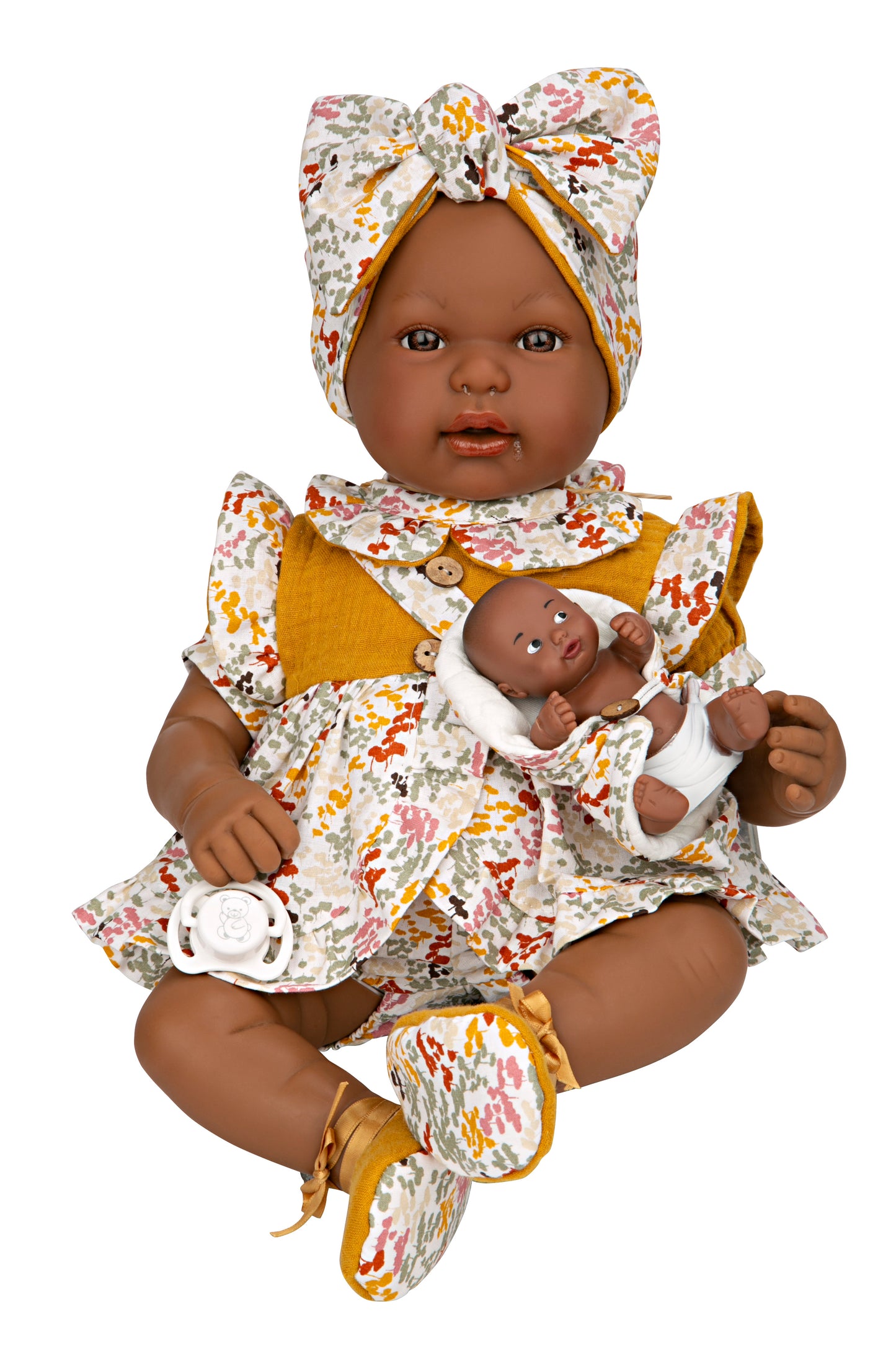 Muñeca Elegance Mies Mulato y Aran Mostaza Arias – 45 cm de ternura y estilo africano