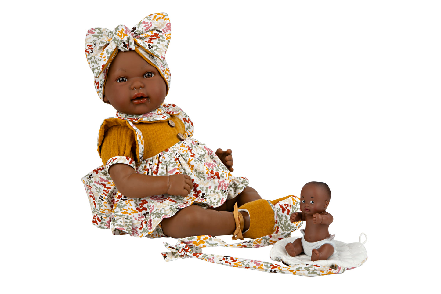 Muñeca Elegance Mies Mulato y Aran Mostaza Arias – 45 cm de ternura y estilo africano