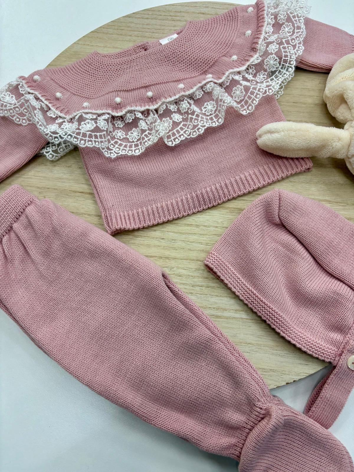 Conjunto primera puesta bebé 3 piezas rosa empolvado con puntilla en el jersey – 00 prematuro a 6 meses