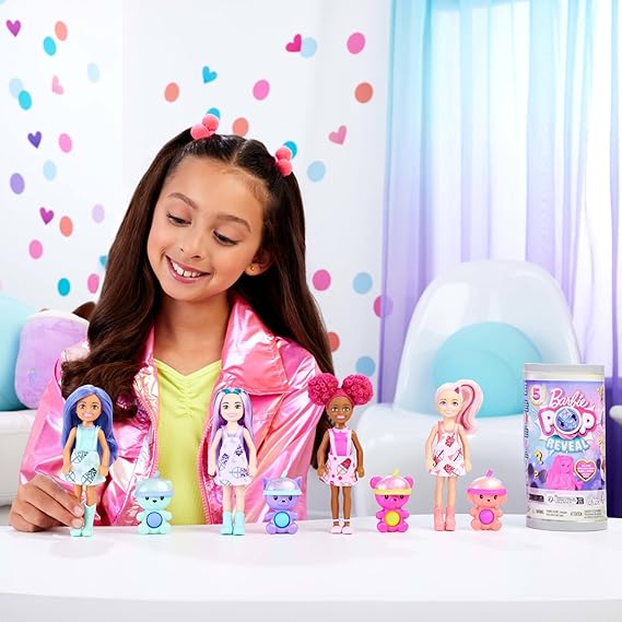 Barbie Pop Reveal Muñeca Chelsea con Vaso Té de Burbujas con Cubitos de Hielo Que revelan Ropa, Mascotas y Accesorios Sorpresa, Modelos Surtidos, Juguete +3 años