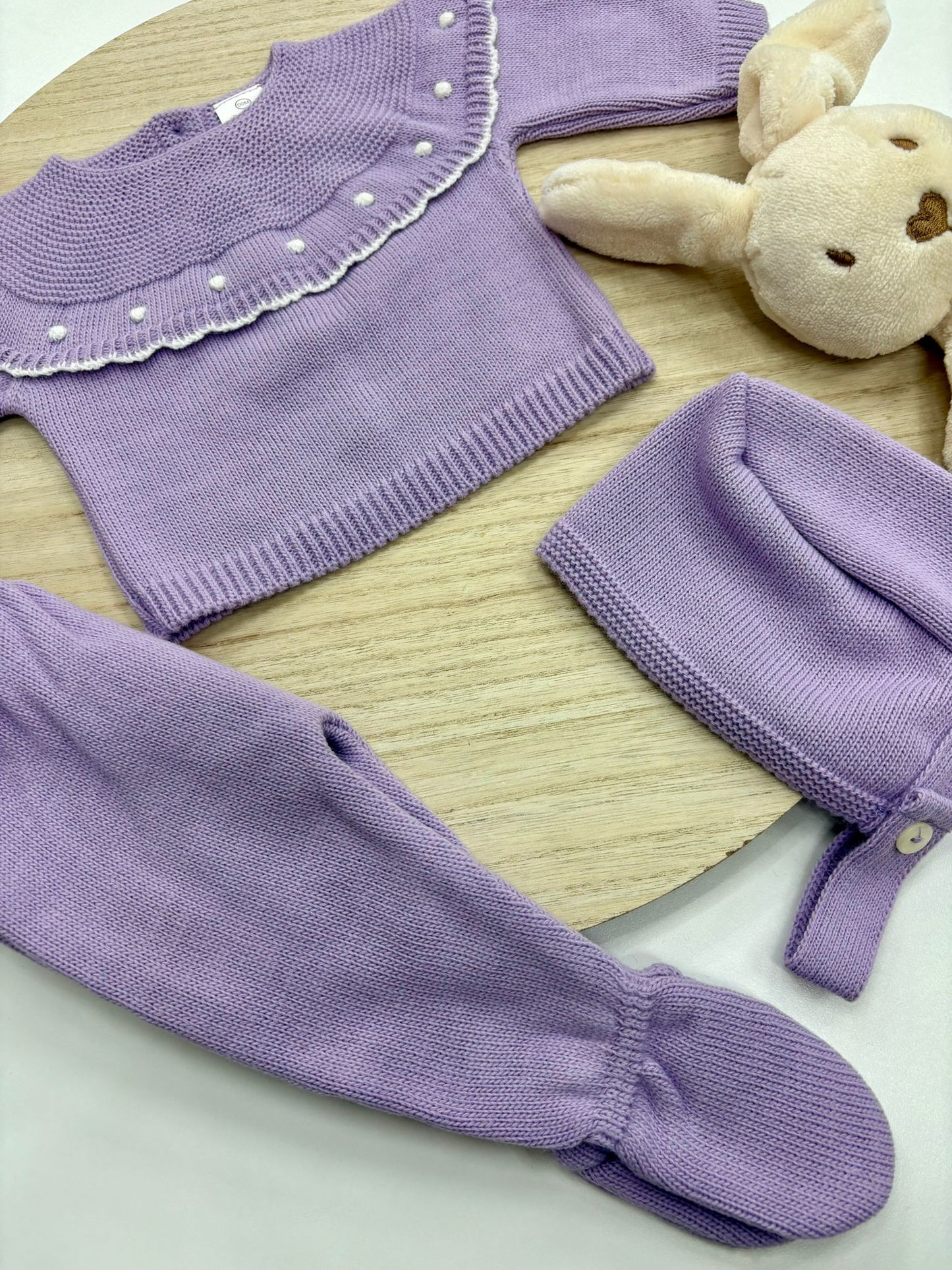 Conjunto primera puesta bebé 3 piezas lila con cuello volante y topitos marfil – 00 prematuro a 6 meses