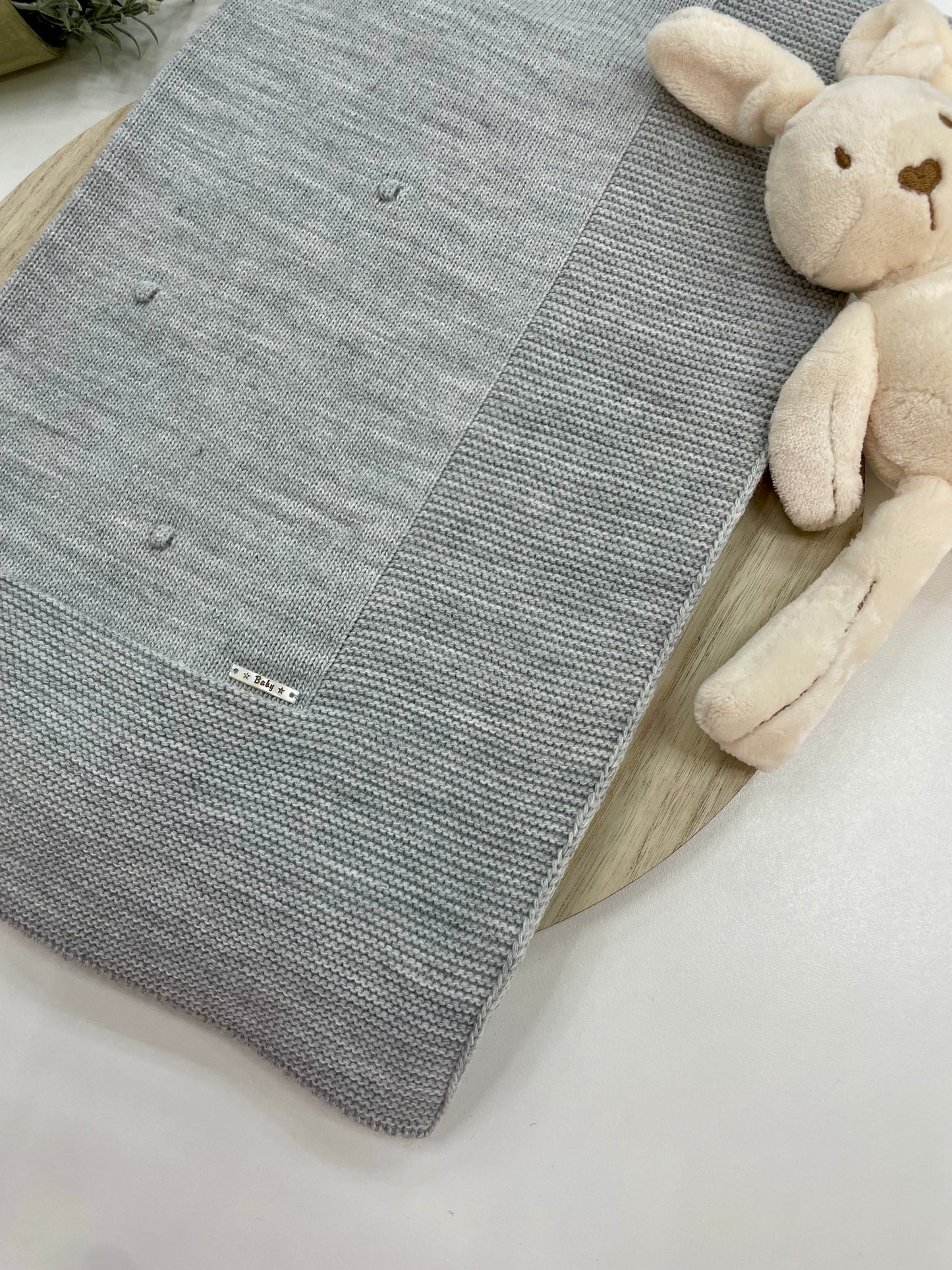Toquilla de Lana Gris – Primeras Puestas y Salida del Hospital para Bebé 🌙👶
