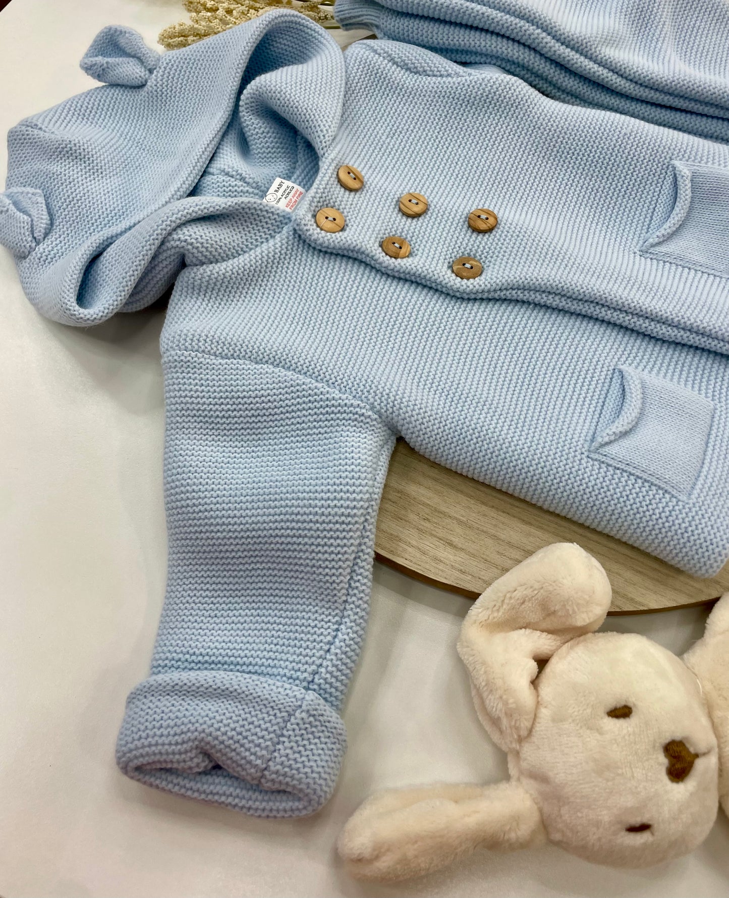 Conjunto Chaqueta y Polaina de Lana para Bebé – Celeste con Capucha y Orejitas (3-12 meses) 🐻💙