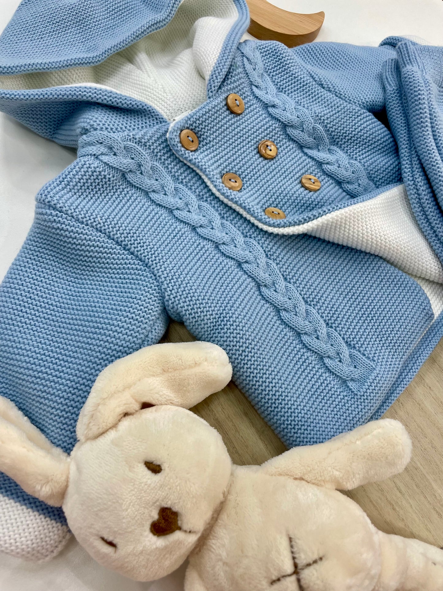 Conjunto Chaqueta y Polaina de Lana para Bebé – Bicolor Celeste y Crudo con Capucha (3-12 meses) 💙🍼