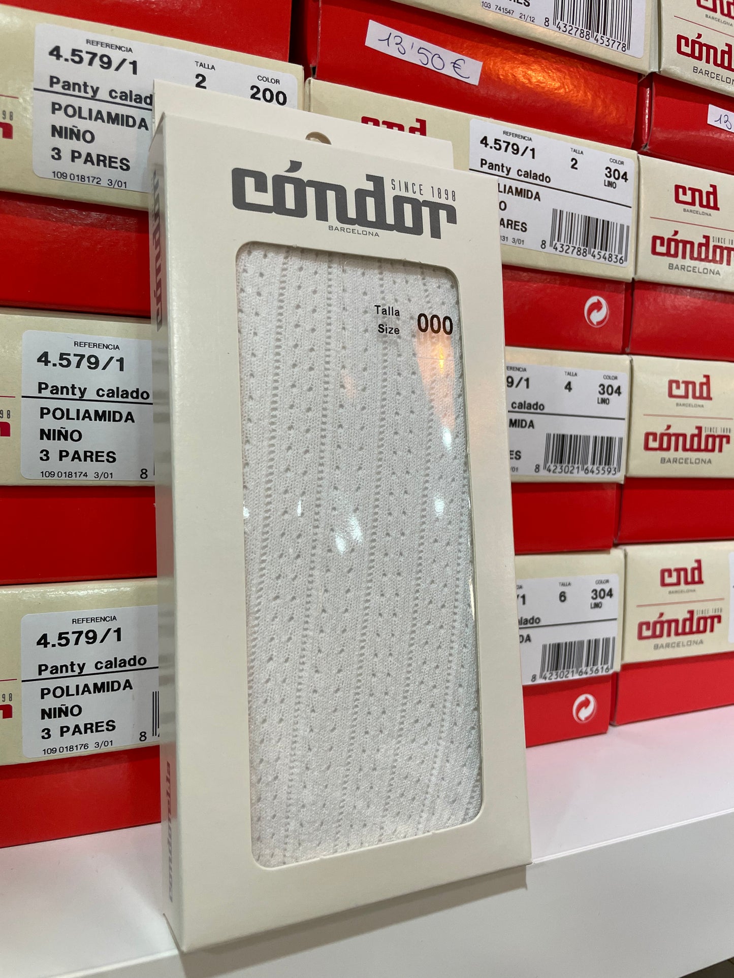 Pantys de poliamida calados blancos para bebé y niña en una gran variedad de color en tallas de 0-3 meses a 12 años. Condor
