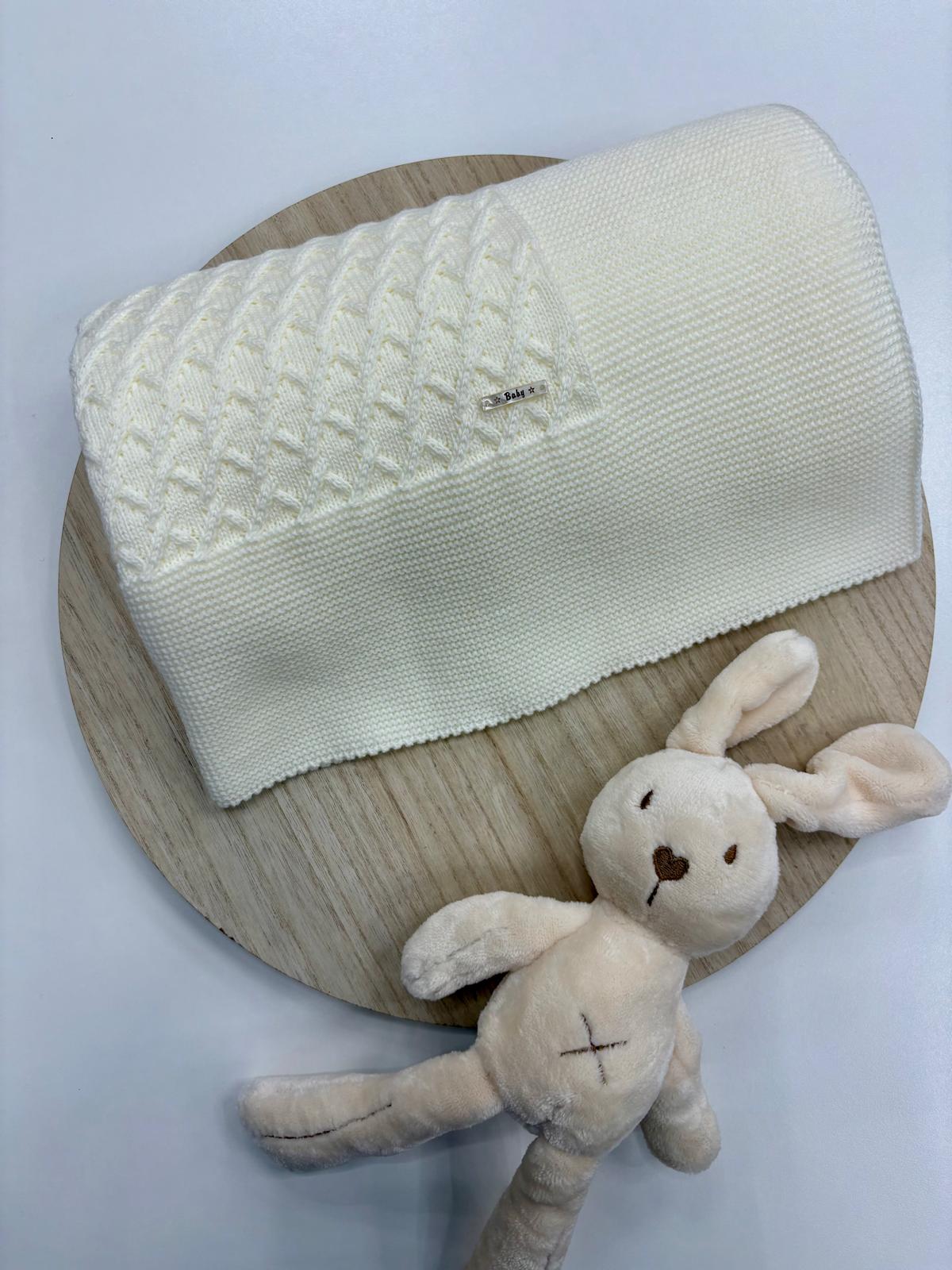 Toquilla Bebé Modelo Silu Marfil – Suave y Elegante