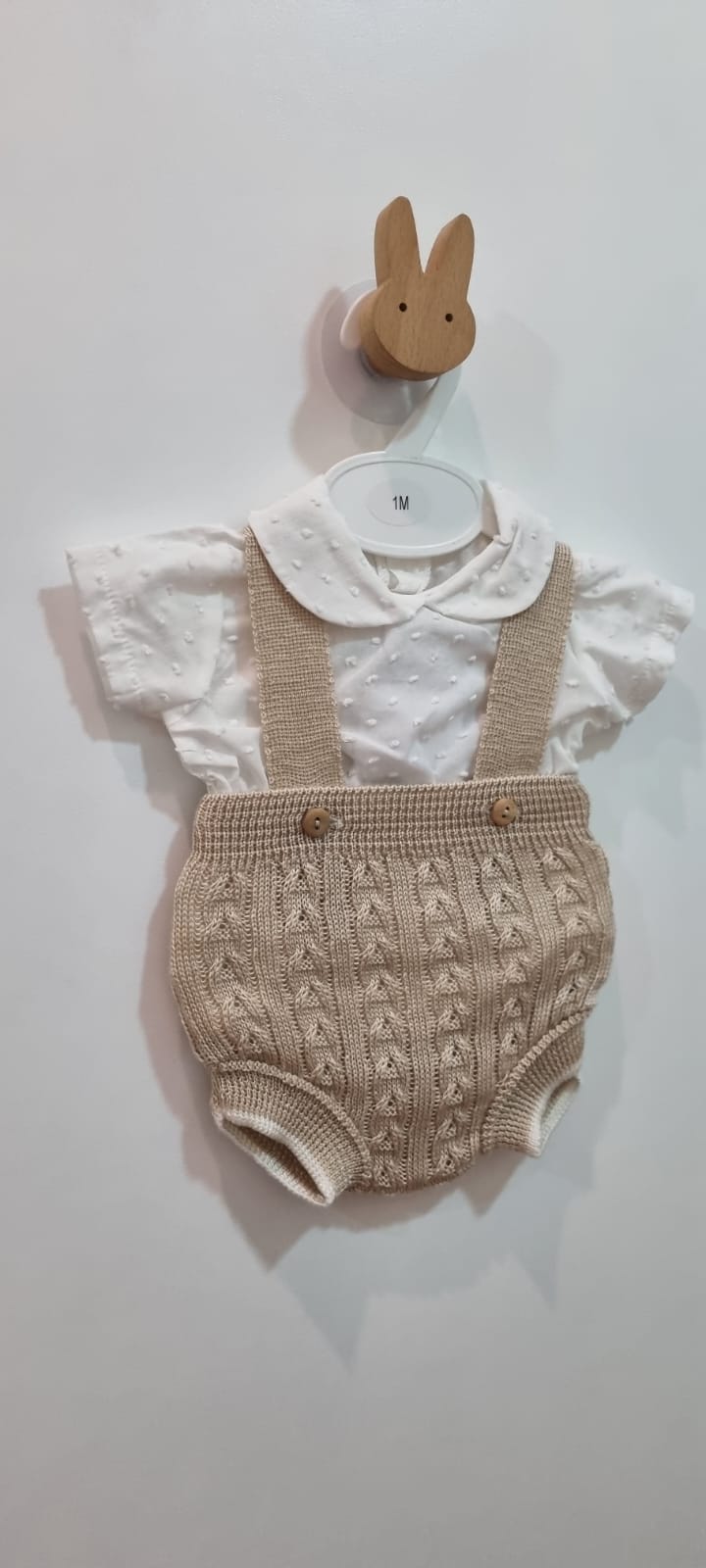 Conjunto bebé de hilo color beige talla desde 1 meses hasta 6 meses