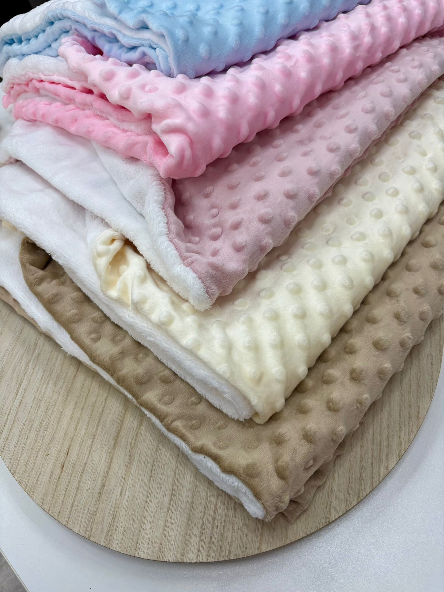 Manta bebé minky topitos extra suave | Colores celeste, rosa, crudo, marrón y verde mint