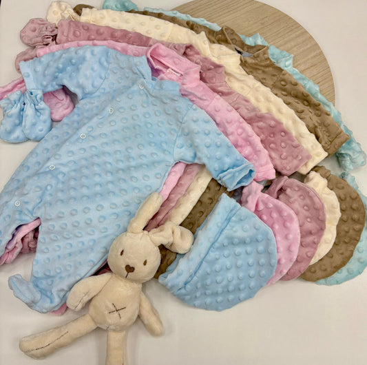 Pijama bebé minky con manoplas y gorro | Talla única 0-3 meses | Varios colores