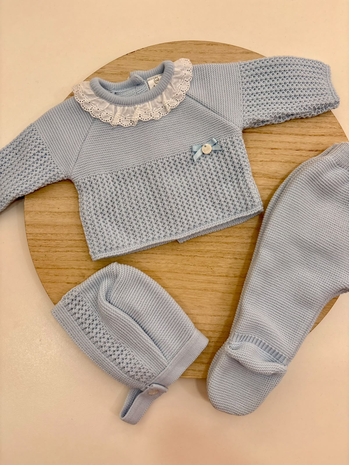 Conjunto de Primera Puesta para Bebé Celeste con Puntilla, Polaina y Capota | Siju Moda Infantil