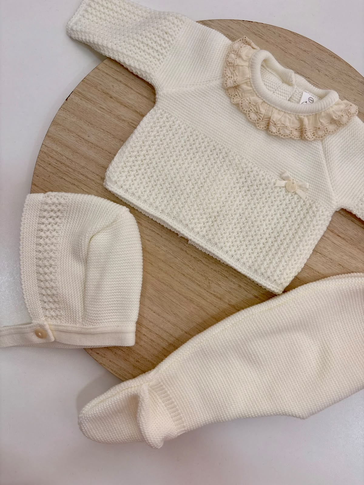 Conjunto de Primera Puesta para Bebé Marfil con Puntilla, Polaina y Capota | Siju Moda Infantil