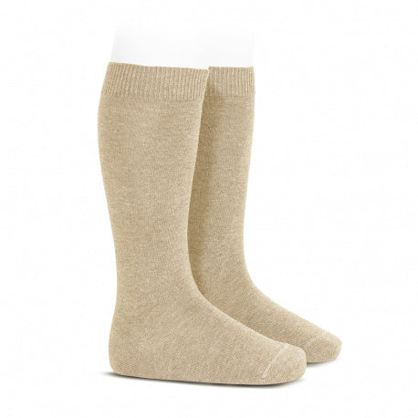 Calcetines altos básicos punto liso turrón – Cóndor 000-16 años