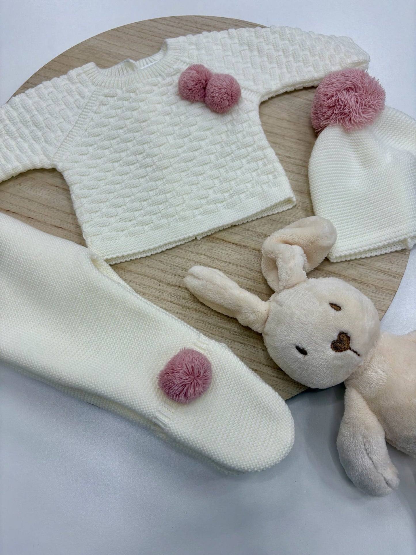 Conjunto bebé Pom Pom marfil con pompones rosa empolvado