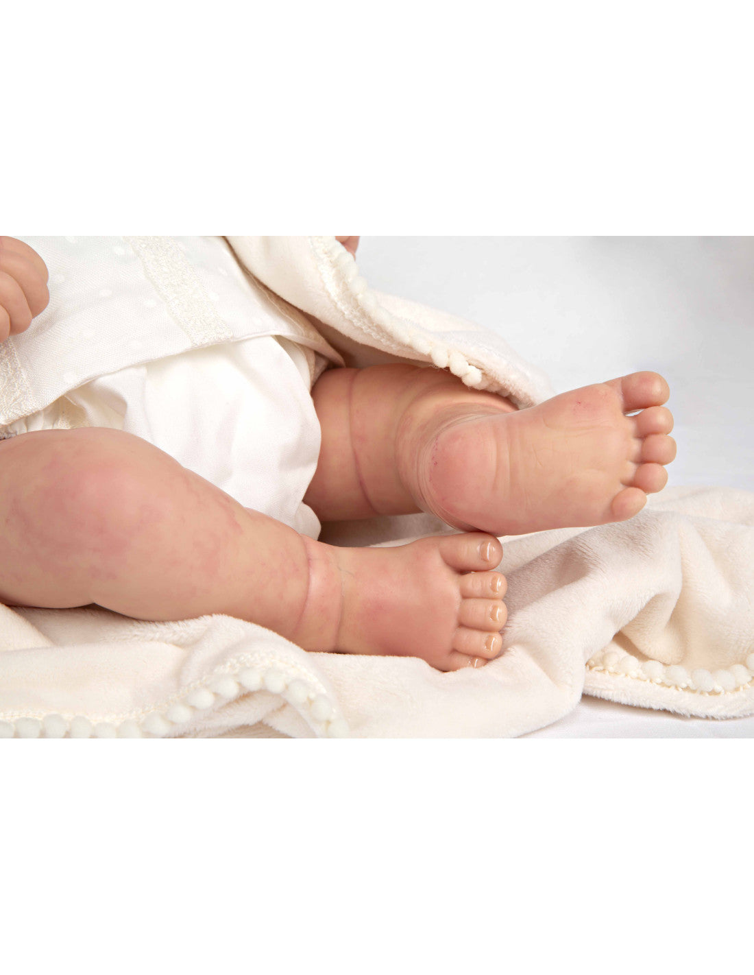 Muñeca Reborn Delia con Manta y Pelo Decorado – 45 cm | Arias 9816