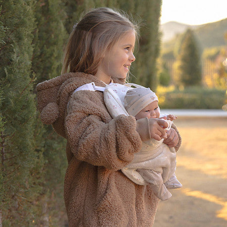 Portabebé Beige para Muñecos de 40-45 cm | Muñecas Arias