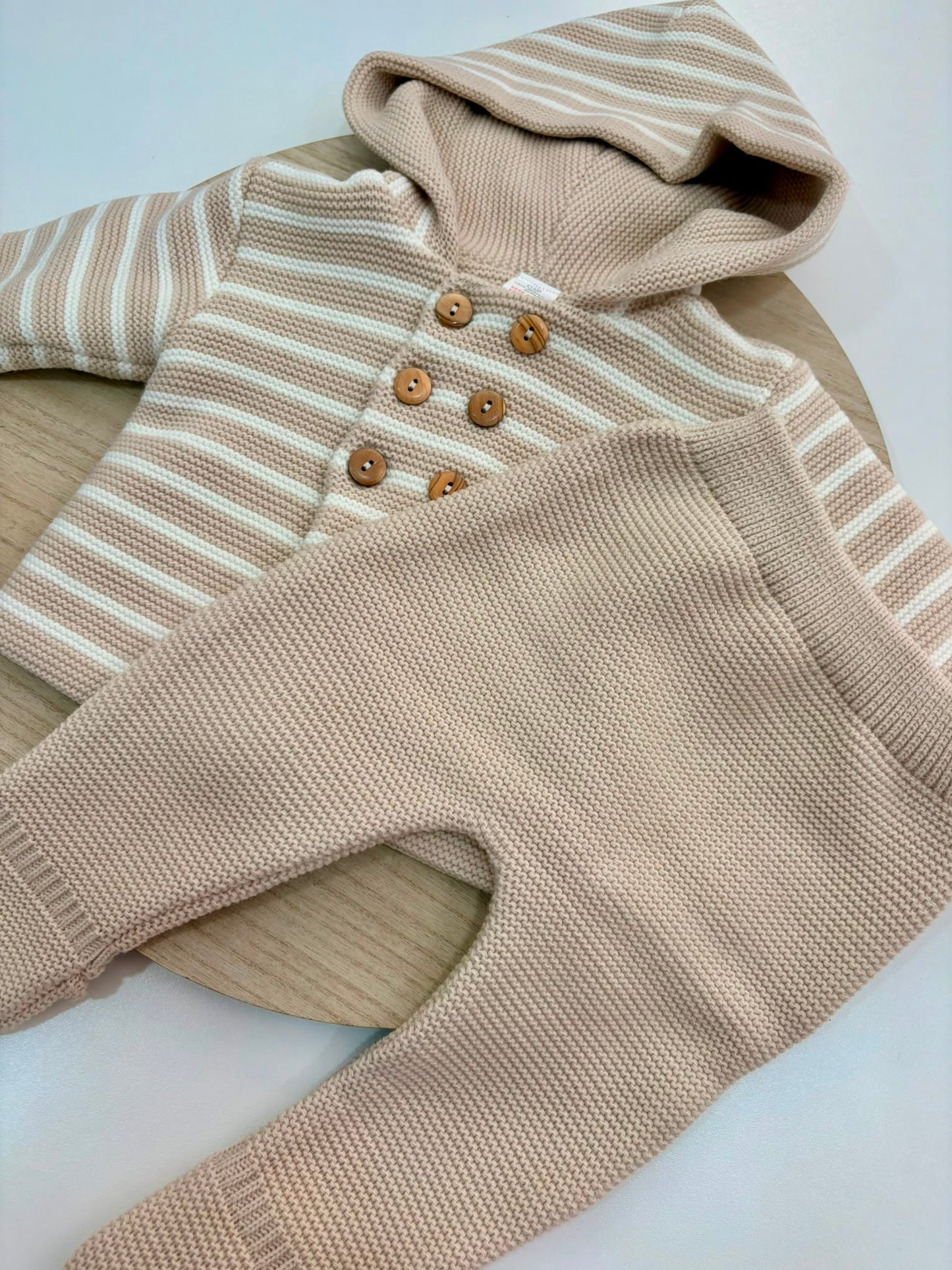 Conjunto de Punto Rayas San Francisco Beige para Bebé con Capucha y Polaina | Siju Moda Infantil