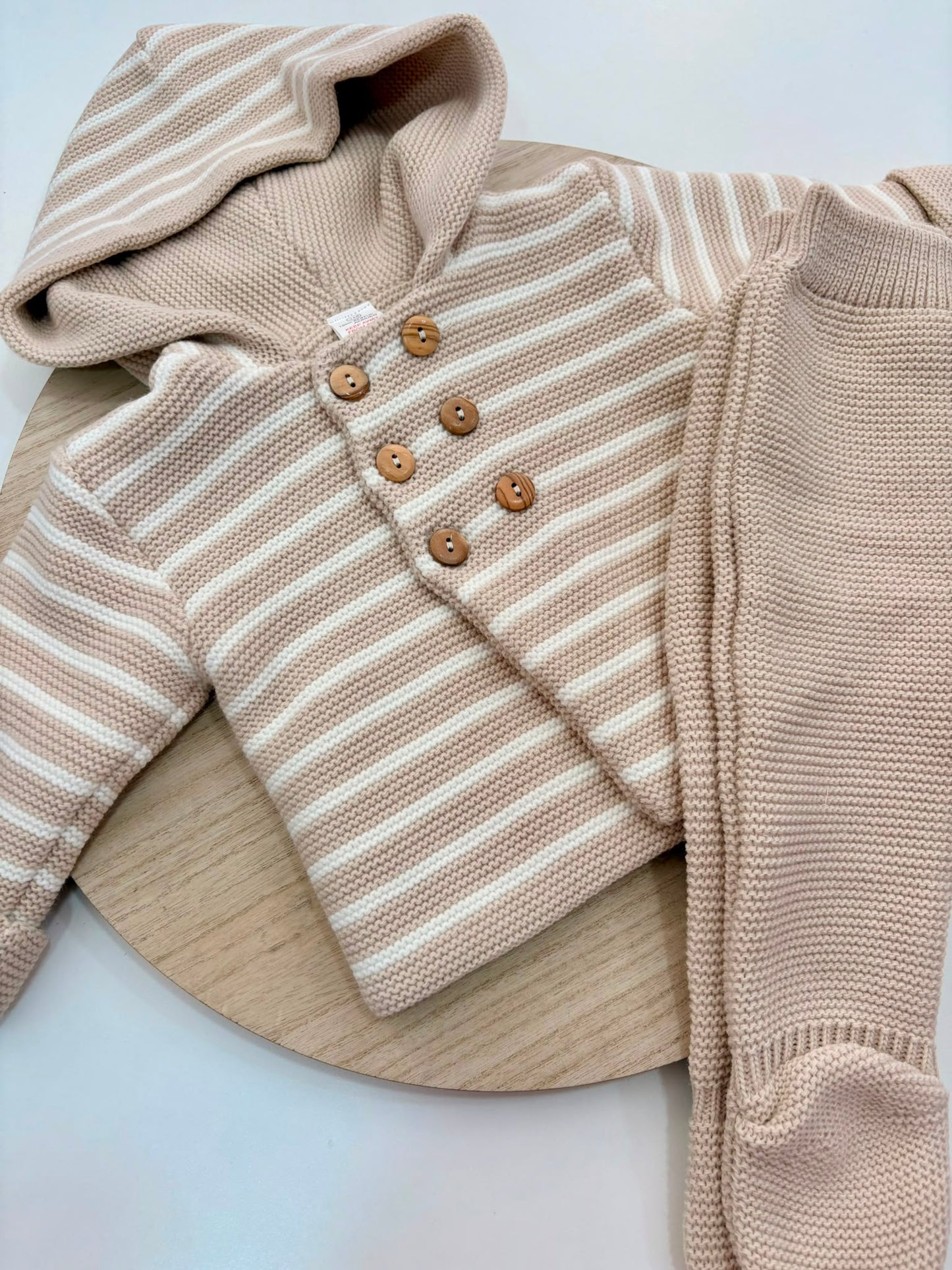 Conjunto de Punto Rayas San Francisco Beige para Bebé con Capucha y Polaina | Siju Moda Infantil