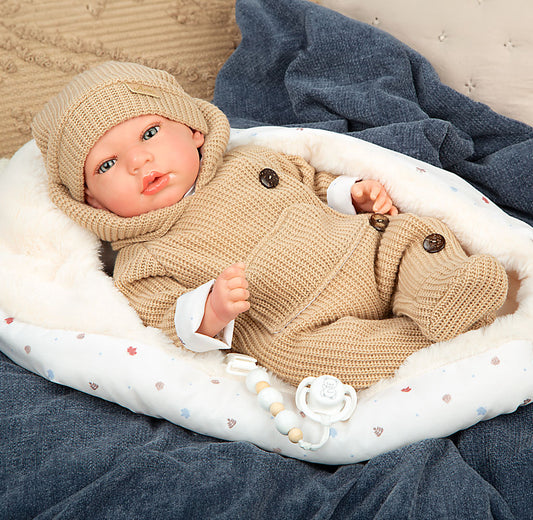Bebé Reborn Olona Beige con Saco de Dormir – 40 cm (Ref. 98182) 👶🤍
